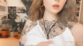 deerbxby onlyfans slut caresses his cap