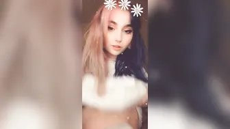 deerbxby onlyfans attractive babe caresses lips sex