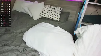 liass_molly crazy woman fucks pussy with phallus