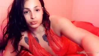 Felicity Greens onlyfans gorgeous ladies twirl tight ass