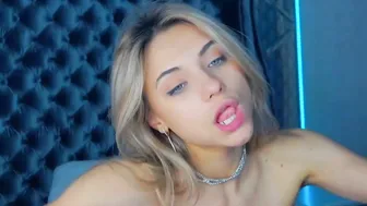 cherrishlulu the stubborn slut fucks herself with a phallus