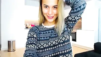 xmirrabbellax Beautiful bitch saddled phallus