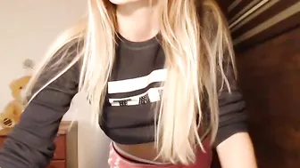 sweet__sugar Passionately jerking off her wet cunt