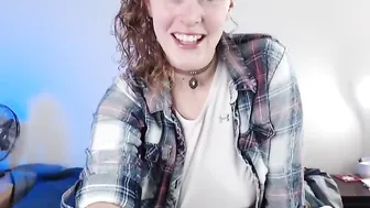 chantarra The stubborn kral fucks herself with a phallus