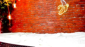 Dona-Loca fucks herself on the sofa