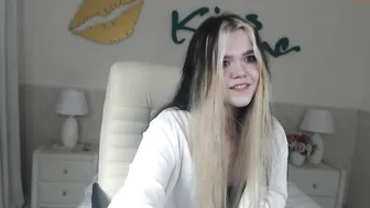 erika__fox appetizing babe lifts her legs