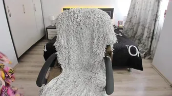 elissavibe pretty woman undressed in front of the camera and masturbates in the chair