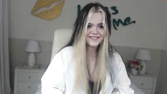 erika__fox crazy bitch furiously masturbating cunt