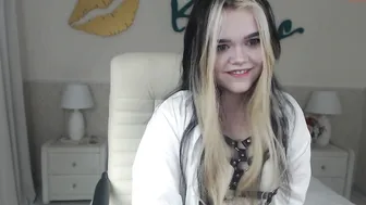 erika__fox cool slut on the chair