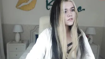 erika__fox attractive model entertains erotic shows