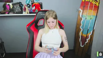 elisa_piere lustful lady sucks dick