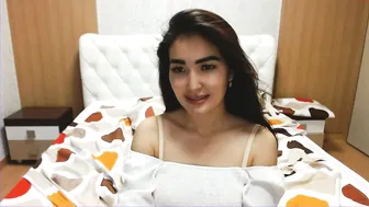 jainy_me hot lady squeezes tits in the kitchen