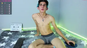 dianayleo at work shows panties