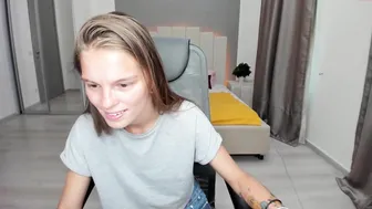 angela__boom do not hesitate to show itself