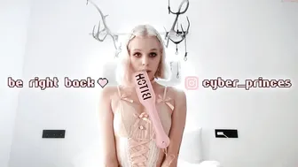 alicewonder fucks her ass