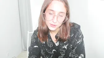 abelladangerrr pretty woman undressed in front of the camera and masturbates in the chair