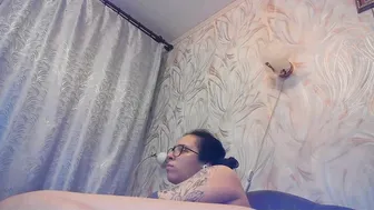 sweetpussy1311 dildo fucks herself and teases the clit with a vibrator