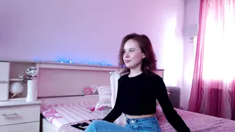 sweet_oh modest babe tickles clit