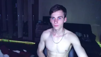 meor_boy cute slut jerking shaved cunt