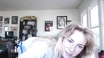 stellaelle extravagant fucking dances with a long dildo