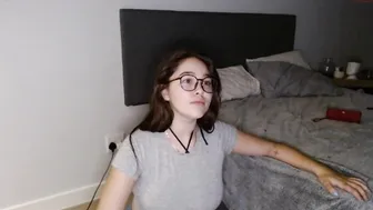 bella_lunar fucks herself in front of the webcam