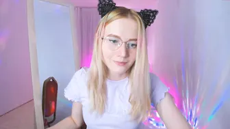 moni_shows baby is fried in the cap