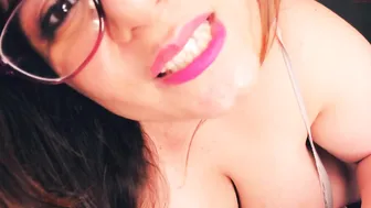 lushrelish playing with her big tits