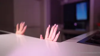 blondelashes19 adult mare jerks both holes with fingers