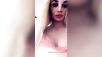 Lola aka lolachristina demonstratively masturbating on cam