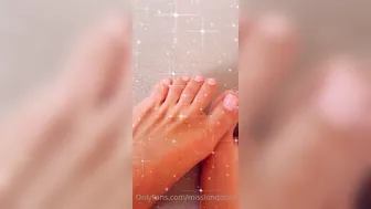 London Lix OF cute brunette girl masturbates passionately