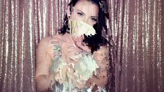 London Lix OF puts on bra bitch