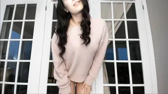 JustViolet  sexy babe gently caresses pussy