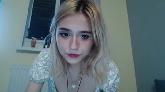 holymollylight wonderful woman jerking pussy phallus