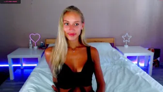 gimmelove77 gorgeous bitch bares her breasts