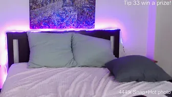 ur_melody seductive and hot beauty pulls vagina