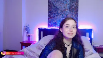 ur_melody mature aunt with big tits fucks pussy