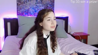 ur_melody wonderful chick removes tight dress