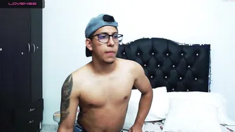 elizabeth_axel sweet girl playing with dildos