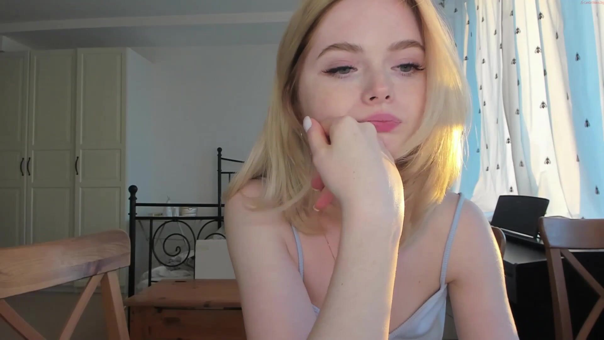 Yuppiyulia Delicious brunette.