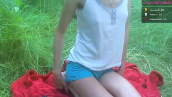 sexyfoxyred expressive swell performs crazy dance