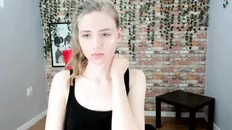 saskiadragon_ busty chick sucks dildo