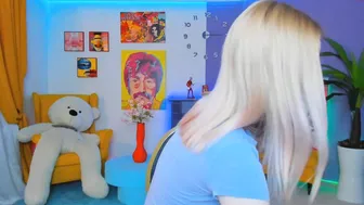 elisa_oliver adorable little doll and her little holes