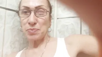 sexxyfoxxy4you hot lady passionately pulls pussy