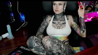 max69alexa chubby mare in honor of the holiday shows its bust