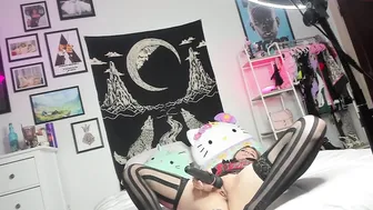 lunahillx busty wench cums after handjob