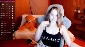 lil_eva_ the obstinate queen pulls the cap