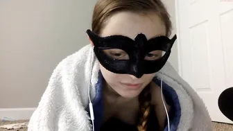 lily_brooke busty harlot fingering pussy