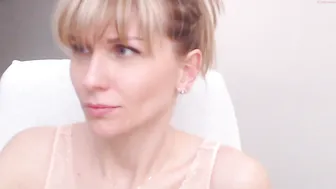 lady_ada charming skin sucks penis