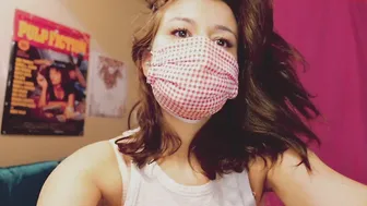 internet_famous lady performs a gorgeous striptease