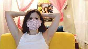 internet_famous greedily fucks herself with a toy